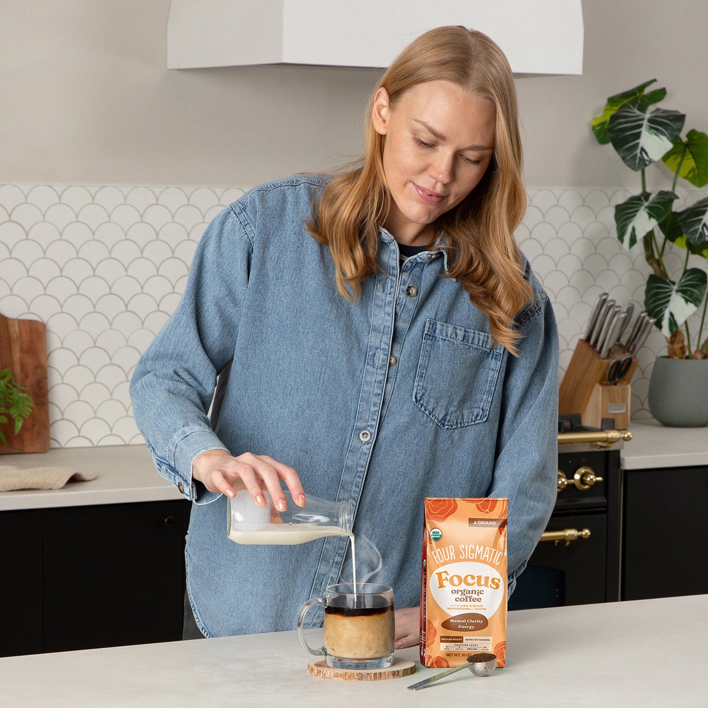 focus-ground-coffee-medium-t9 focus-ground-medium-lifestyle2.jpg